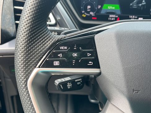 Used 2025 Audi Q4 e-tron Premium Plus image 48