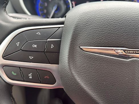 Used 2024 Chrysler Pacifica Touring-L FWD image 14