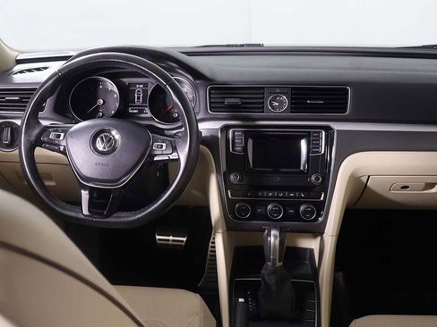 Used 2016 Volkswagen Passat 1.8T R-Line w/ R-Line Lighting Package image 27