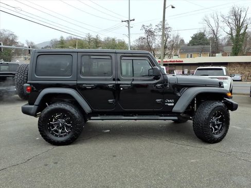 Used 2018 Jeep Wrangler Unlimited Sport S image 3