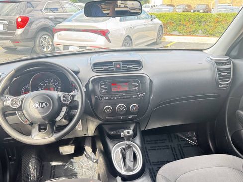 Used 2014 Kia Soul FWD image 31