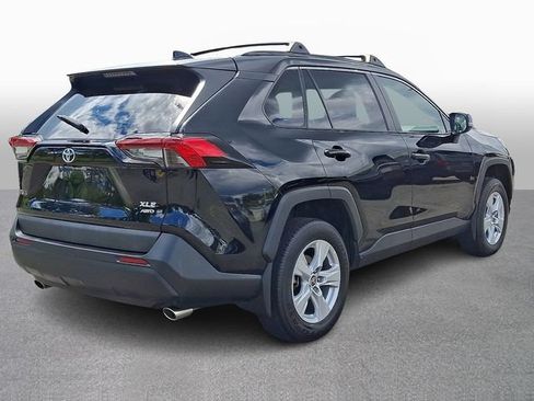 Used 2021 Toyota RAV4 XLE w/ Convenience Package AWD/4WD image 4