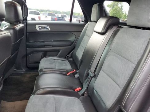 Used 2015 Ford Explorer XLT w/ Equipment Group 202A AWD/4WD image 30