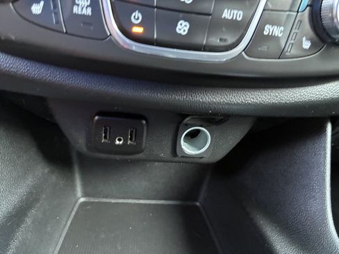 Used 2019 Chevrolet Traverse LT AWD/4WD image 12