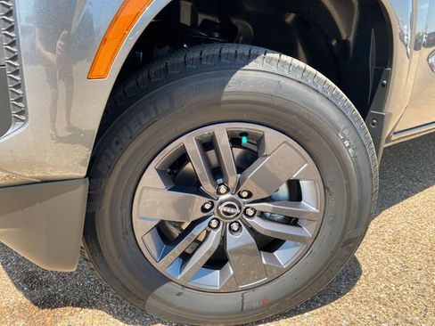 New 2025 Nissan Frontier SV image 10