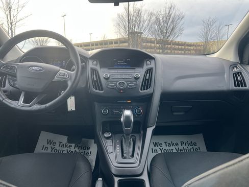 Used 2015 Ford Focus SE w/ SE Cold Weather Package FWD image 19