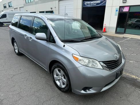 Used 2012 Toyota Sienna LE FWD image 15