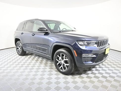 Used 2023 Jeep Grand Cherokee Limited w/ Luxury Tech Group II image 9
