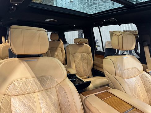 Used 2022 Jeep Grand Wagoneer Series III w/ Rear Seat Video Group 1 image 24