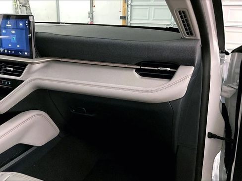 New 2026 Ford Explorer Active w/ Active Comfort Package image 15