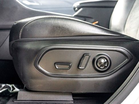 Used 2024 Jeep Grand Cherokee L Laredo image 12