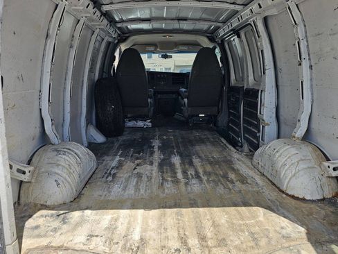 Used 2010 Chevrolet Express 1500 RWD image 14