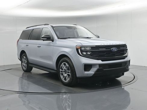 Used 2025 Ford Expedition Active image 61