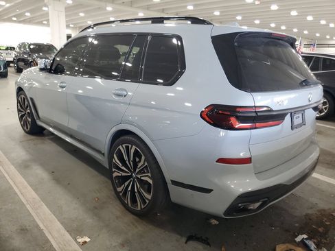 Used 2024 BMW X7 xDrive40i w/ M Sport Package AWD/4WD image 4
