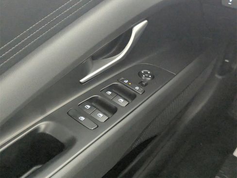 New 2025 Hyundai Elantra SE image 16