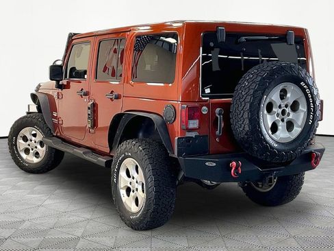 Used 2014 Jeep Wrangler Unlimited Sahara w/ Dual Top Group AWD/4WD image 4