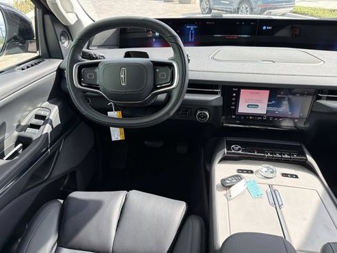 New 2026 Lincoln Navigator Reserve AWD/4WD image 25