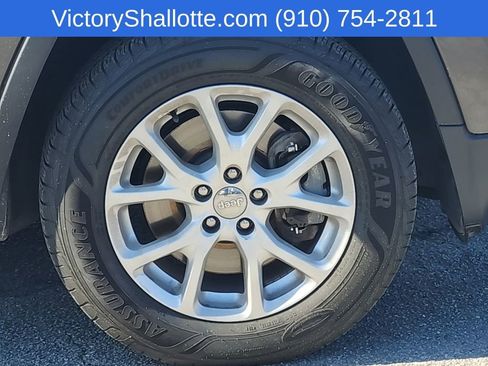 Certified 2016 Jeep Cherokee Latitude w/ Safety/Convenience Group image 29