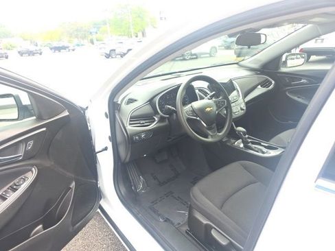 Used 2024 Chevrolet Malibu LS FWD image 16