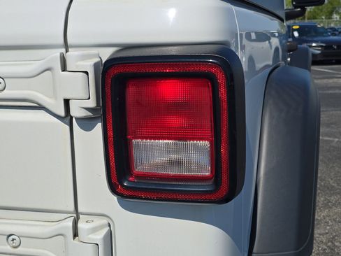 Used 2018 Jeep Wrangler Sport image 8