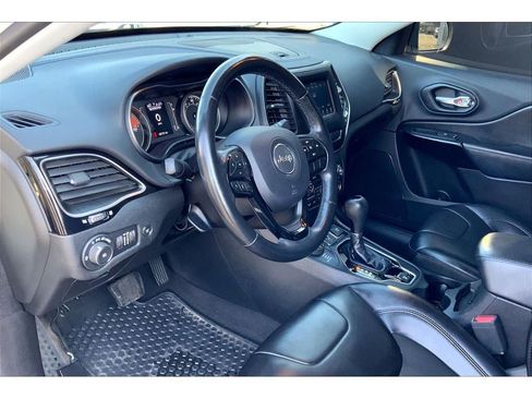 Used 2019 Jeep Cherokee Latitude Plus AWD/4WD image 16