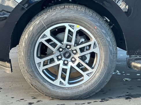 New 2025 Ford Expedition Active image 27