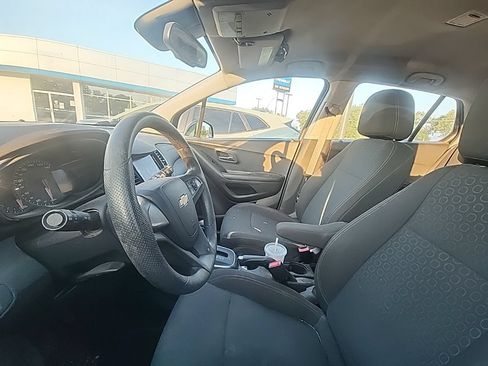 Used 2021 Chevrolet Trax LS AWD/4WD image 4