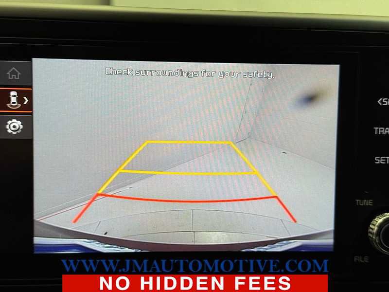 Used 2024 Kia Carnival LX FWD image 31