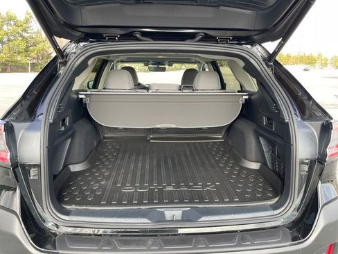 Used 2022 Subaru Outback Premium image 17