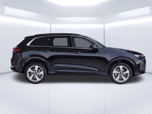 Certified 2025 Audi Q5 Premium Plus w/ Premium Plus AWD/4WD image 8