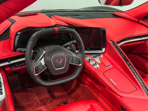 Used 2024 Chevrolet Corvette Stingray Premium Conv w/ Z51 Performance Package RWD image 7