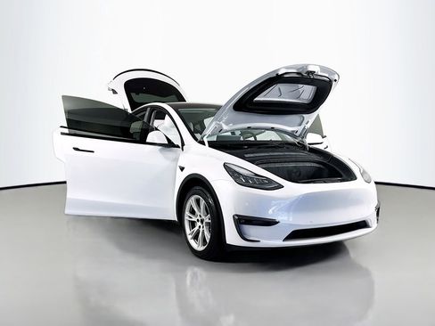 Used 2021 Tesla Model Y Long Range AWD/4WD image 10
