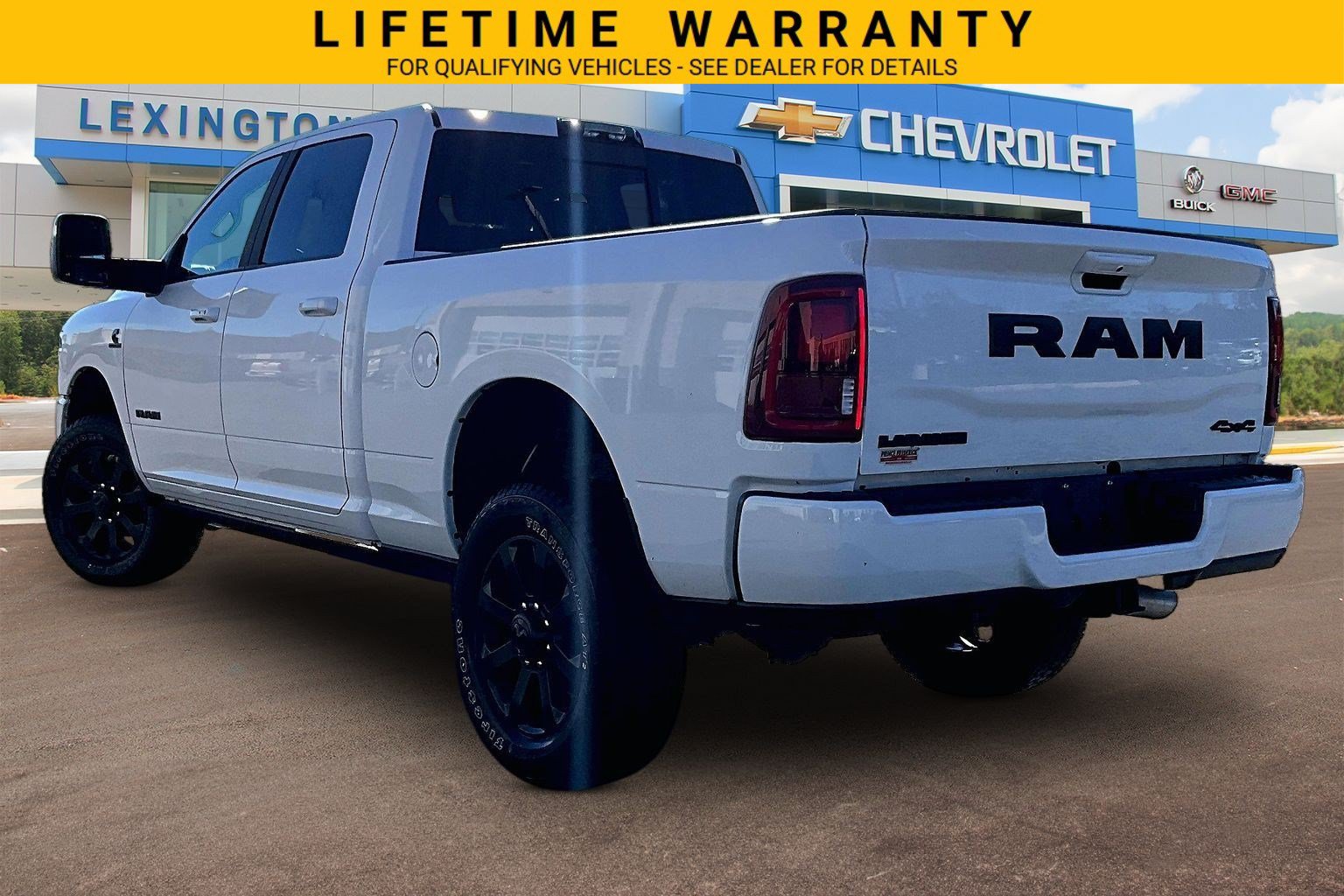 Used 2025 RAM 2500 Laramie AWD/4WD image 3