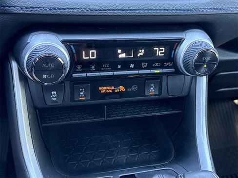 Used 2022 Toyota RAV4 SE w/ Convenience Package image 24