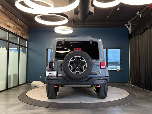 Used 2015 Jeep Wrangler Unlimited Rubicon AWD/4WD image 4