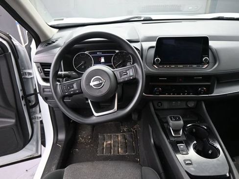 Used 2024 Nissan Rogue SV FWD image 22
