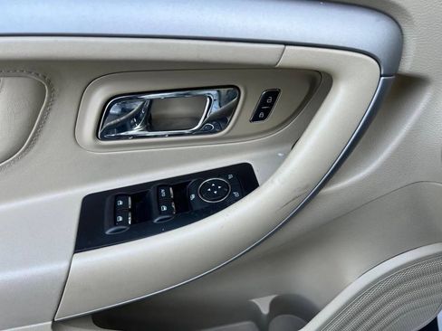 Used 2018 Ford Taurus SE image 25