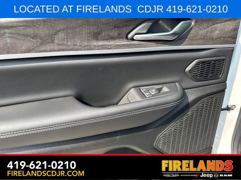 New 2026 Jeep Grand Cherokee L Limited AWD/4WD image 10