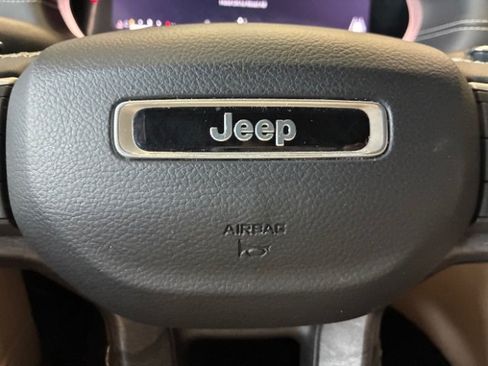 Used 2023 Jeep Grand Cherokee L Limited AWD/4WD image 21