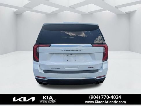 Used 2025 GMC Yukon XL Denali AWD/4WD image 4