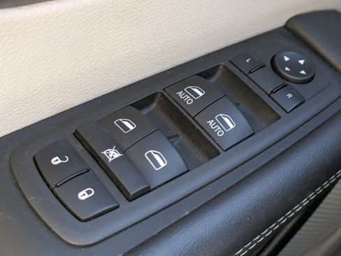 Used 2023 Chrysler Voyager LX image 20