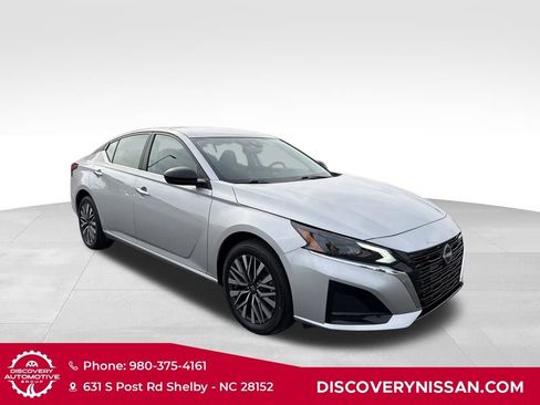 Certified 2025 Nissan Altima 2.5 SV AWD/4WD image 4