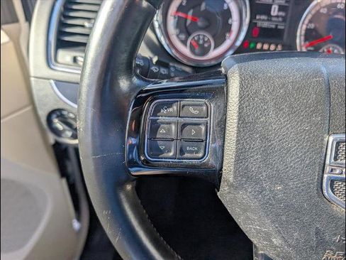 Used 2019 Dodge Grand Caravan SXT w/ Driver Convenience Group image 5