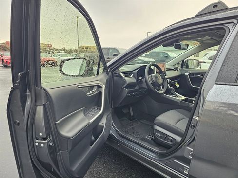 Used 2025 Toyota RAV4 XLE image 18
