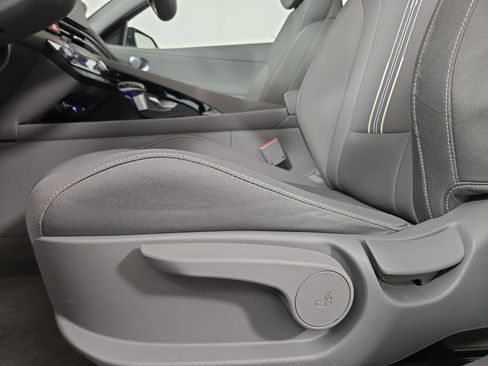Used 2024 Hyundai Elantra SEL w/ Convenience Package FWD image 32