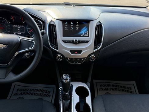 Used 2017 Chevrolet Cruze LS FWD image 19