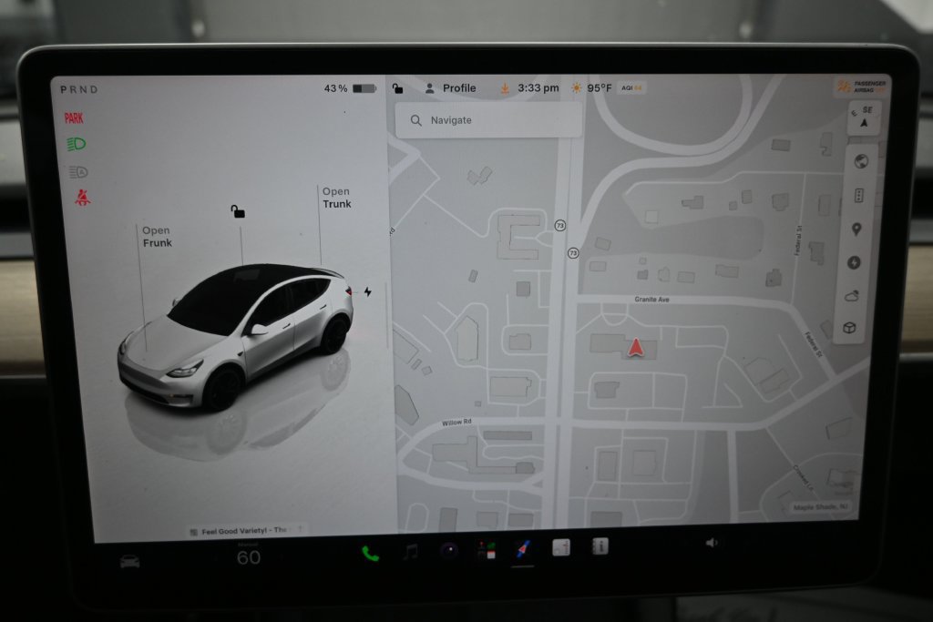 Used 2023 Tesla Model Y Performance AWD/4WD image 18