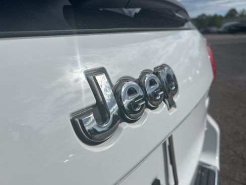 Used 2018 Jeep Grand Cherokee Overland AWD/4WD image 27