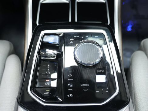 Used 2023 BMW i7 xDrive60 AWD/4WD image 38