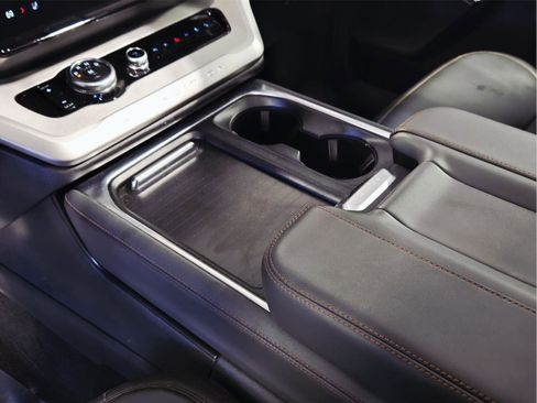 Used 2025 Ford Expedition Active image 44